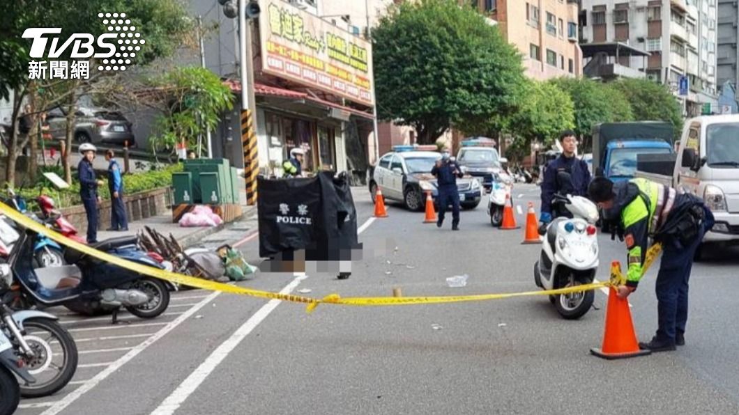 快訊/新店曳引車變換車道碰撞 騎士當場死亡、駕駛竟離開