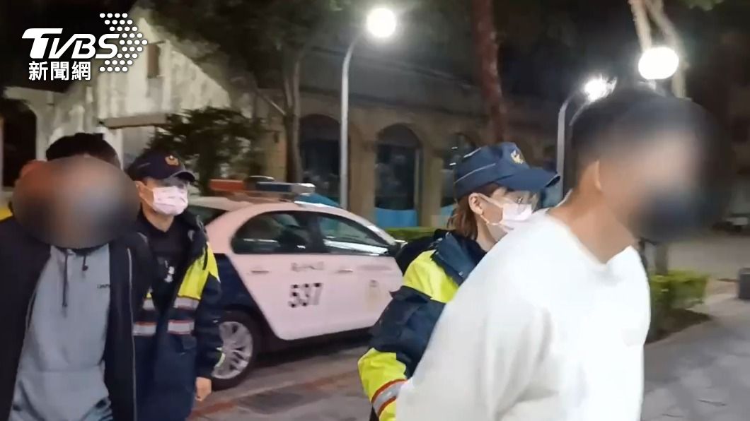 警方循線逮捕4名詐團成員。(圖/TVBS)