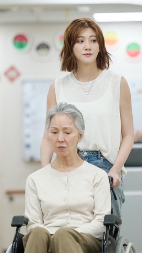 林逸欣感謝金鐘影后李璇跨刀飆戲。(圖/鑫羽工作室提供)