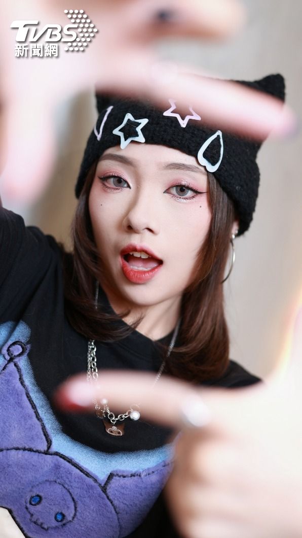 17僅練習幾個月就被推上《未來少女》的舞台,一開始的確有點緊張,後來就釋懷了。(圖/黃城碩攝)