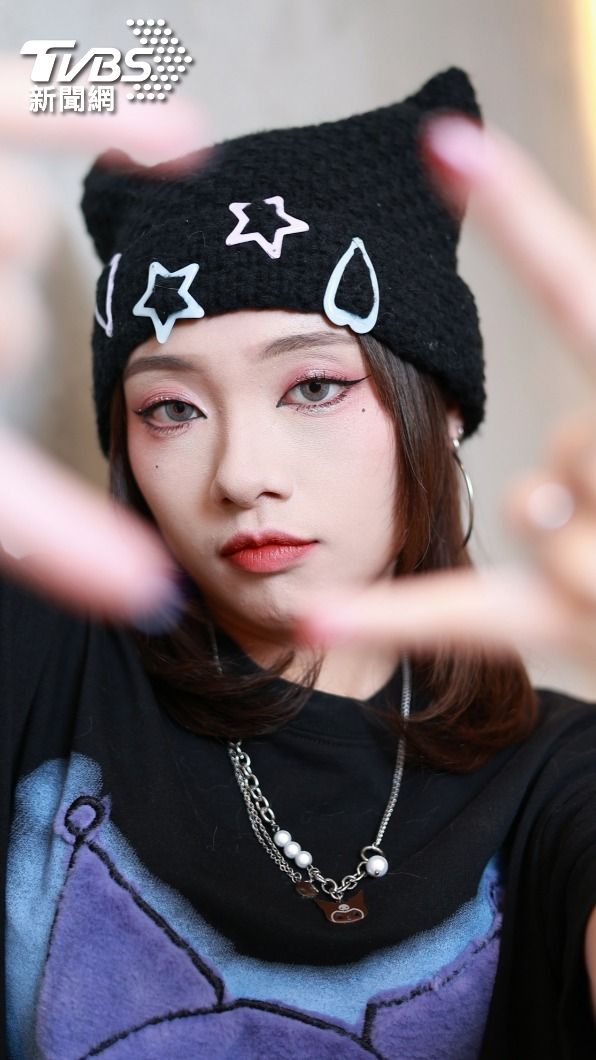 17是愛貓人士,笑稱「沒有貓咪活不下去」。(圖/黃城碩攝)