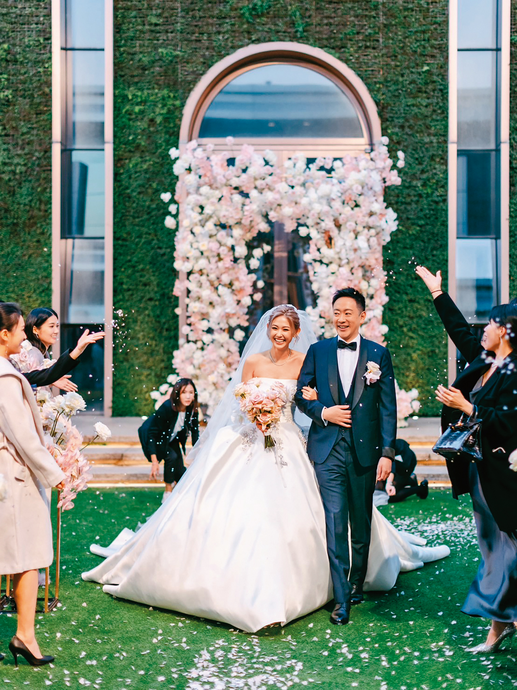 林知蔚與盧芃宇的婚宴走中西融合風,讓家族成員與政商大老都與會分享幸福。(圖/讀者提供)
