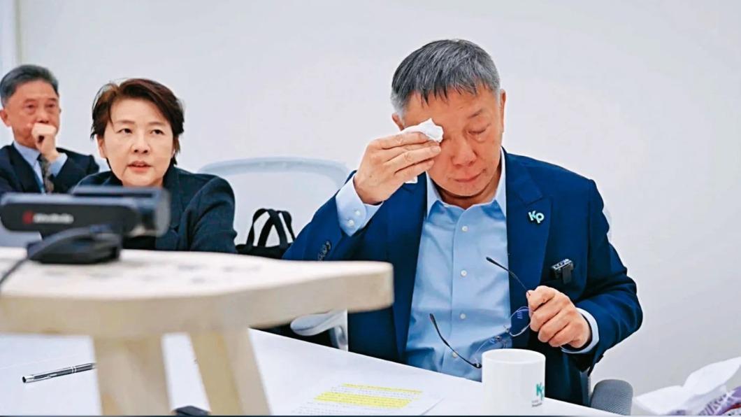柯文哲簽下藍白不平等協議被認為讓太多，引發幕僚及支持者不滿，16日在競選幹部線上會議淚崩說：「只要你們不放棄，我就不會放棄。」（圖／柯文哲團隊提供）