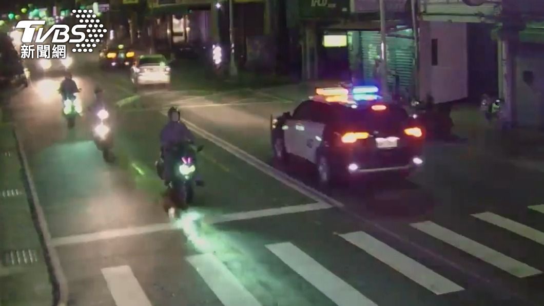 警方沿路尾隨追捕。（圖／TVBS）
