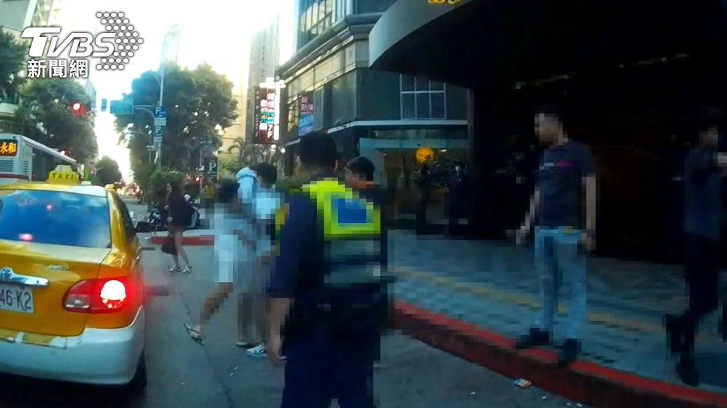 酒店極樂整晚!酒客散場互看不順眼 當街互毆、噴辣椒水