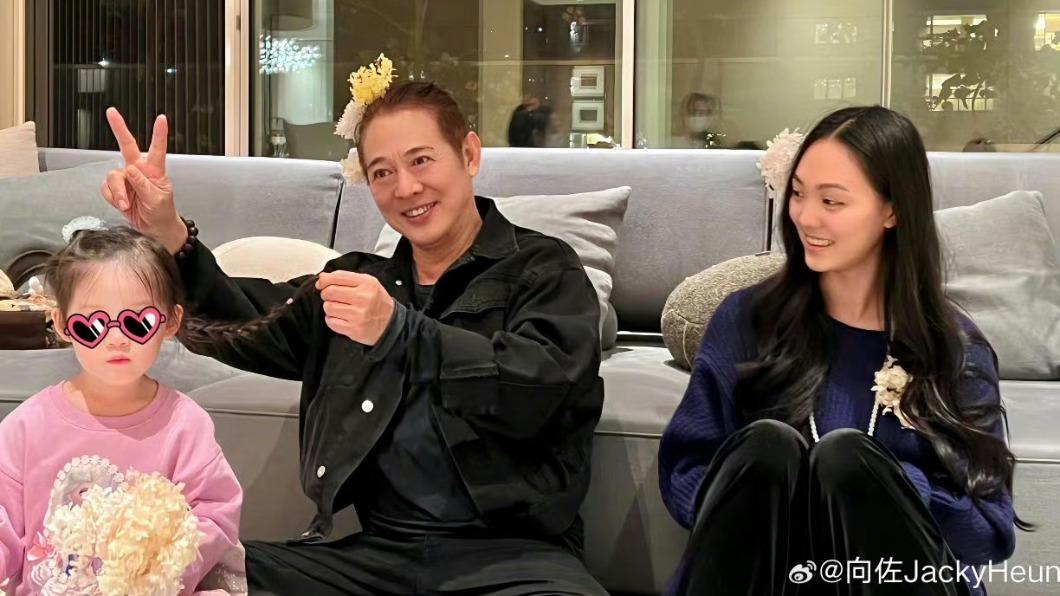 李連杰帶著大女兒Jane（最右）拜訪徒弟向佐。（圖／翻攝自向佐微博）