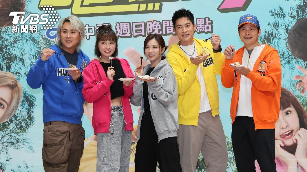 5人吃蛋糕慶祝節目邁入7週年。(圖/趙世平攝)