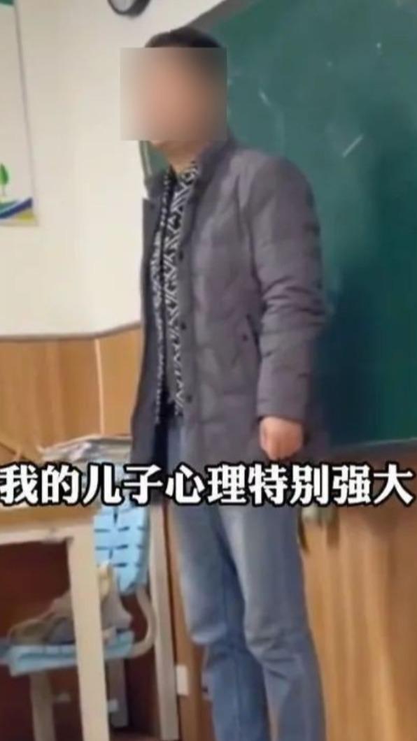 爸爸解釋因為兒子的心理特別強大,是未來成功的重要元素之一。(圖/翻攝自微博)