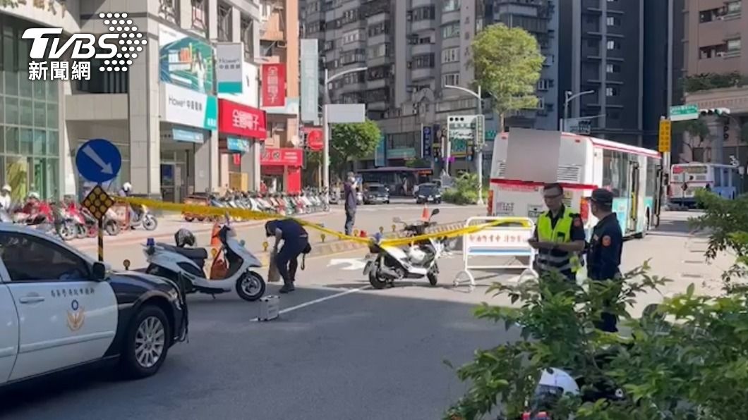 新北中和嚴重車禍!女騎士與公車碰撞 倒地頭遭輾死亡
