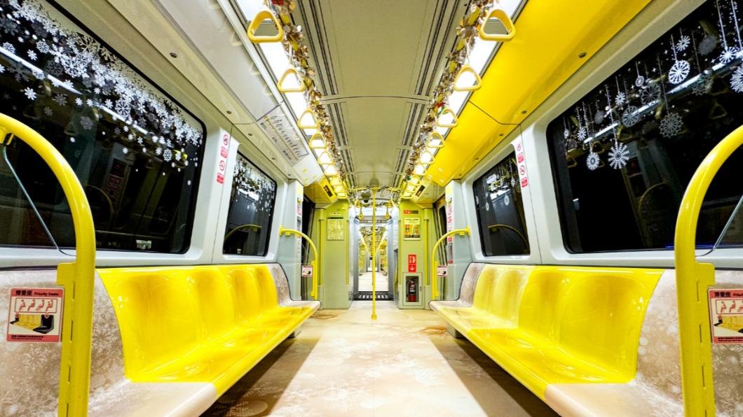 今年首度推出限定環狀線主題列車「雪粼列車」。(圖/新北捷運公司提供)