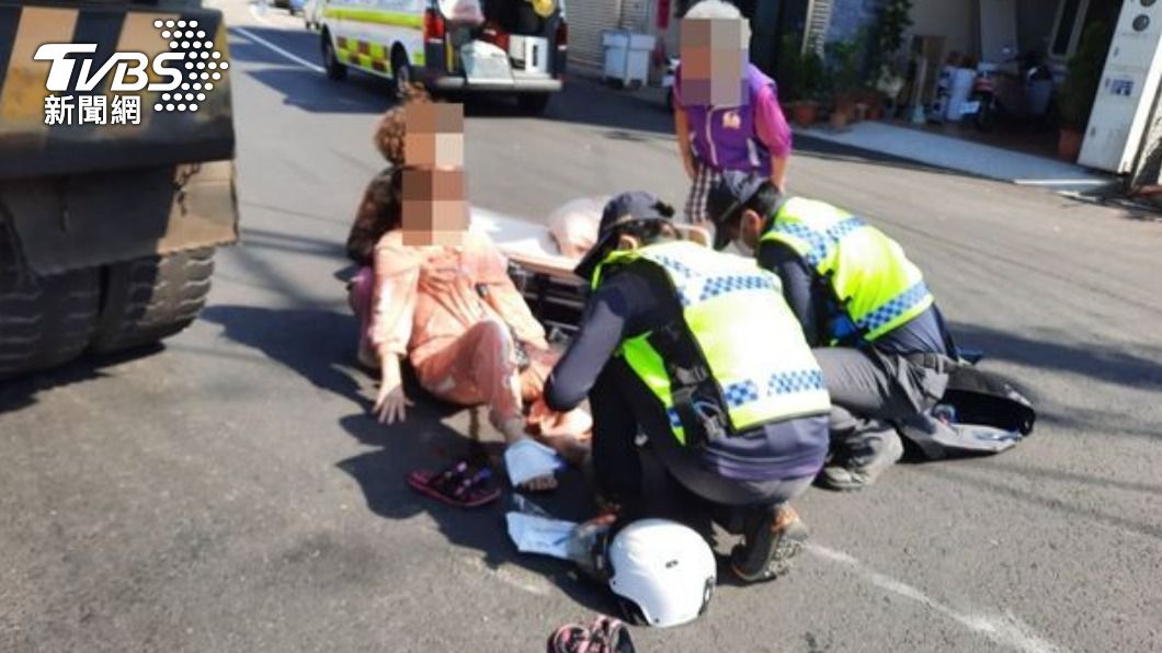 又是視線死角釀禍 大貨車擦撞機車害苗栗女騎士骨折送醫