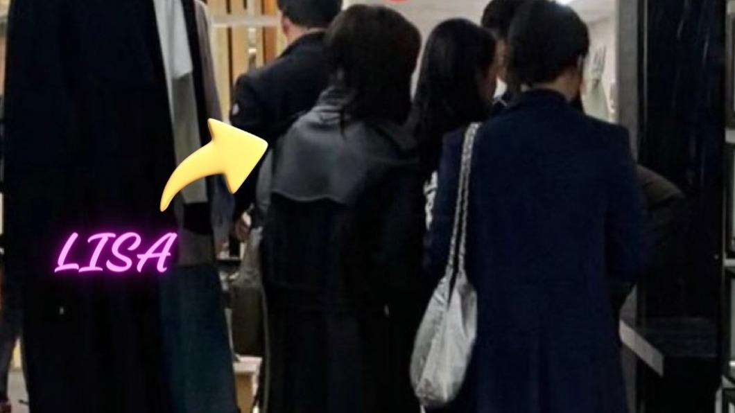 Lisa被拍到搭乘專機為男友慶生。(圖/翻攝自X)