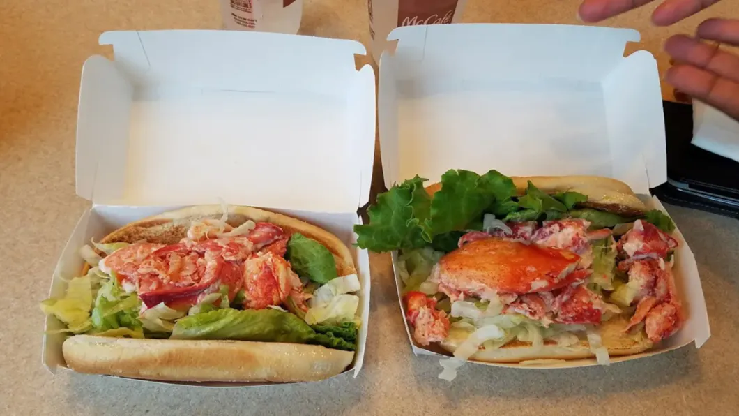 在這家豪華麥當勞夏季菜單可以吃到龍蝦堡,與台灣麥當勞今年夏天推出的限量龍蝦堡類似。(圖/翻攝自Google餐廳評論)