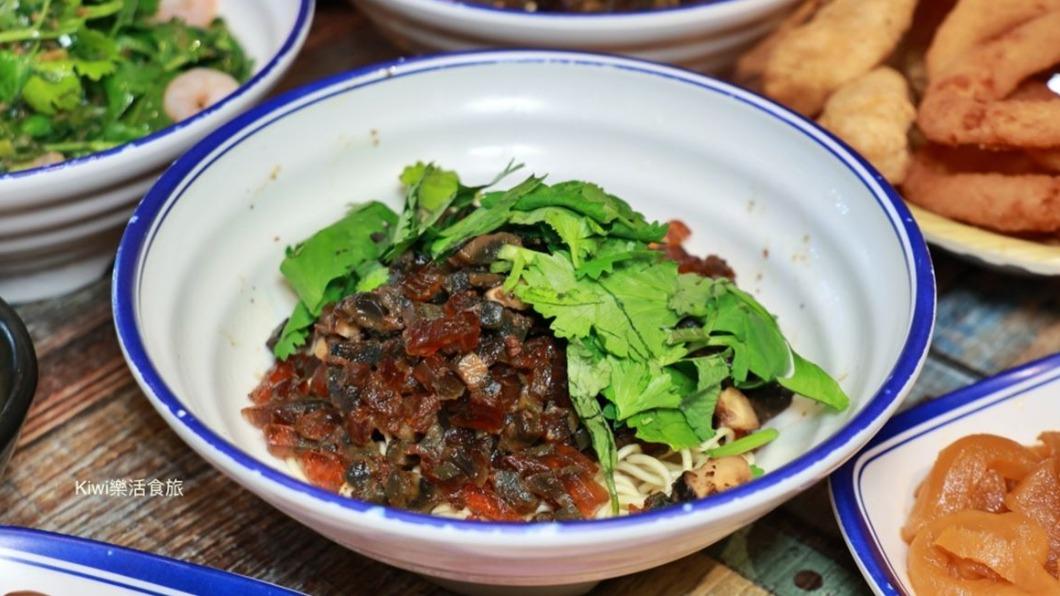 香菜皮蛋乾拉麵。(圖/ Kiwi樂活食旅提供)