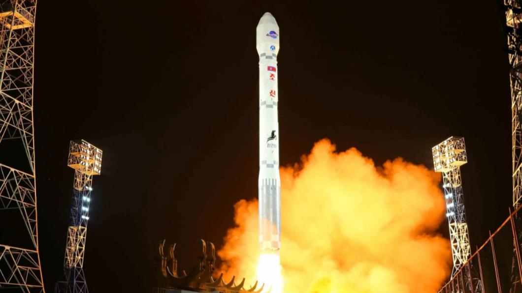 金正恩開心視察衛星發射已收到「關島美軍基地」照　南韓軍：衛星進軌道