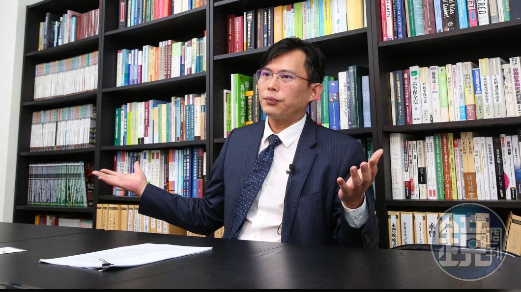黃國昌剛列民眾黨不分區卻爆「不符資格」 四叉貓狠酸