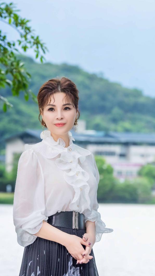 陳秀美是國際禮儀美姿講師。（圖／音圓唱片提供）