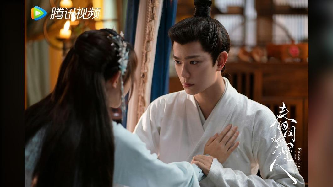 《春閨夢裡人》中導演的魔鬼運鏡受到觀眾瘋狂吐槽。（圖／翻攝自《春閨夢裡人》官博）