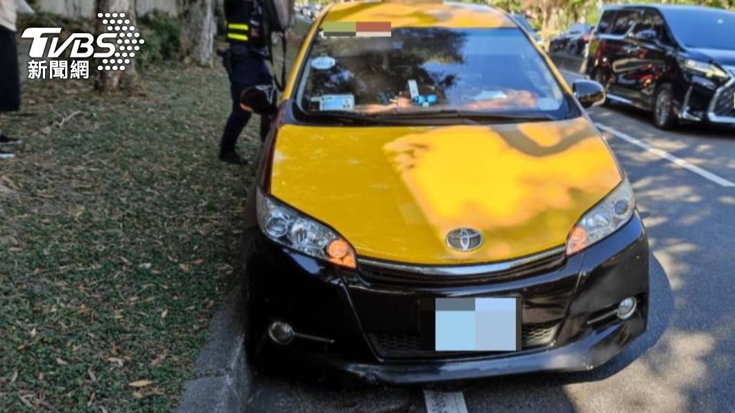 開到一半胸悶下秒無呼吸 小黃運將大直自撞昏迷乘客急叩119