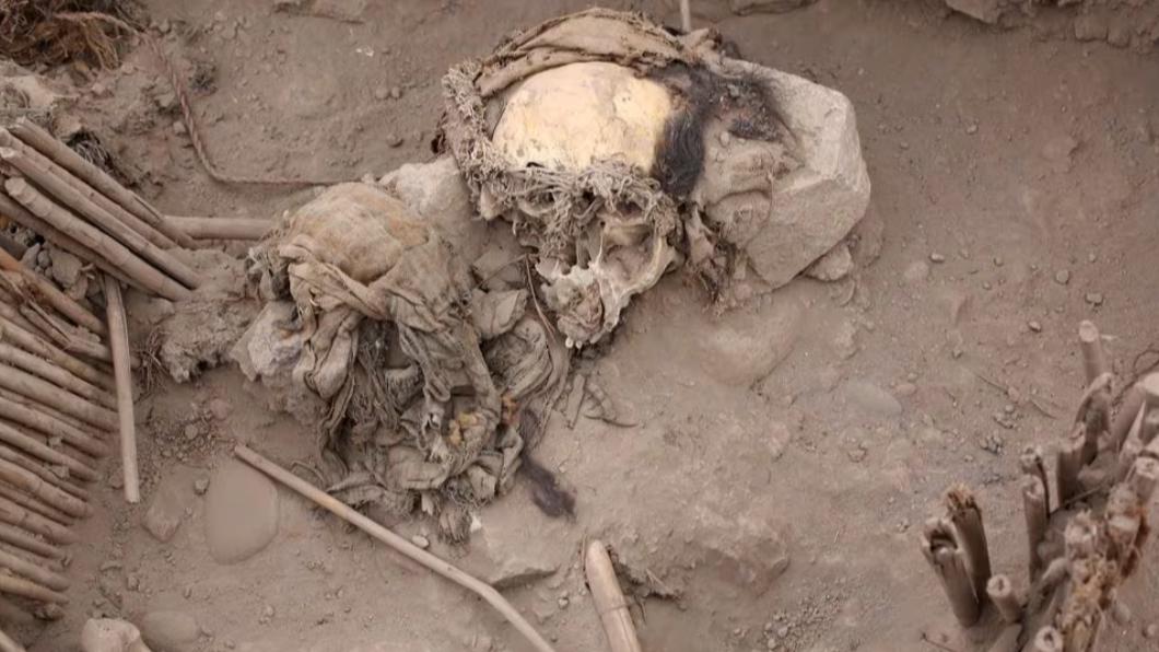 深藏山頂3500年古廟 秘魯出土「有頭髮千年兒童木乃伊」