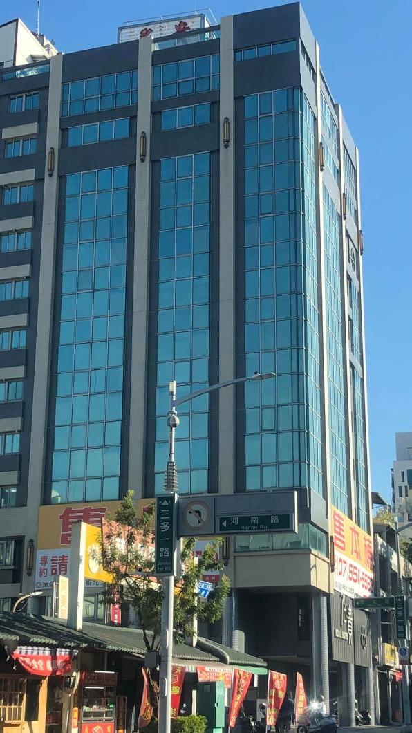 名貴大飯店目前正在出售中,令不少網友相當不捨。(圖/翻攝自「路上觀察學院」臉書)