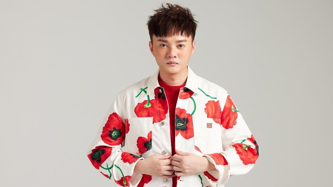 許富凱相當有長輩緣,特別準備了一系列經典台語組曲。(圖/銀閃閃銀髮藝術節提供)