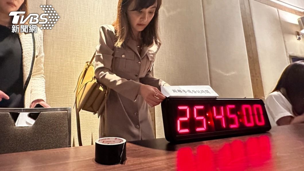 黃士修指出,已備妥計時器做好延長賽準備。(圖/區國強攝)