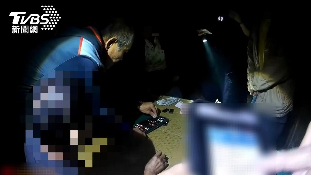 休息鬆一下！貨櫃內傳吆喝聲　竟是運將們聚賭大玩天九牌