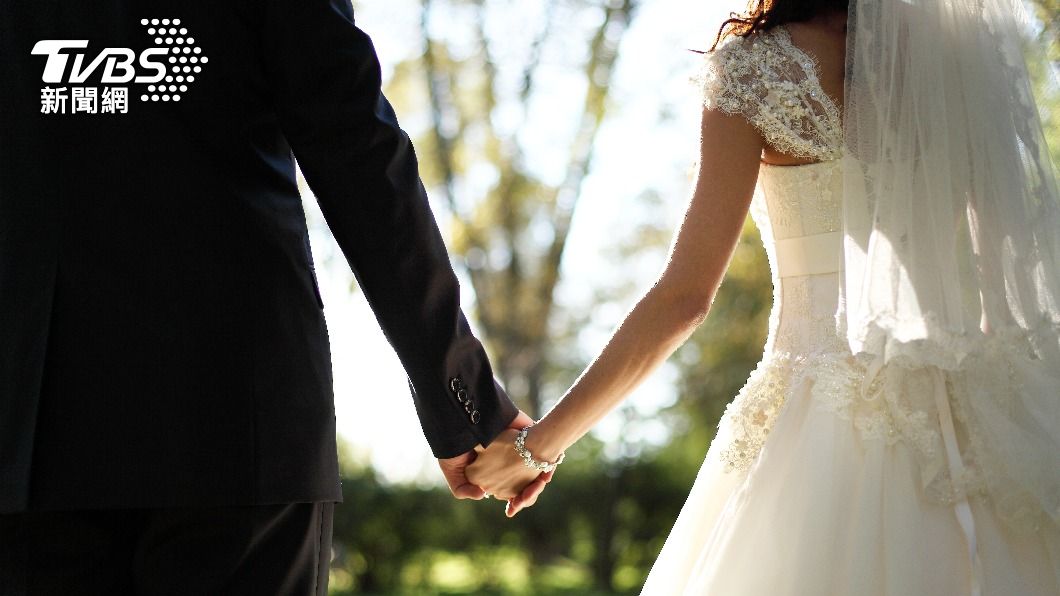 婚鞋一般由娘家準備，代表對婚姻順遂的祝福。（示意圖／shutterstock達志影像）
