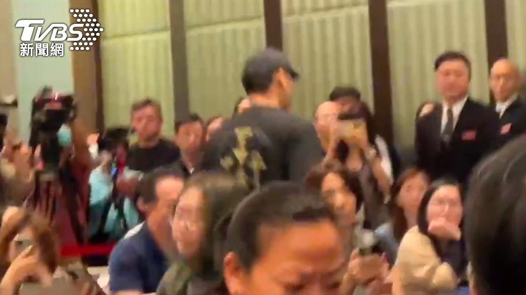 有男子鬧場。（圖／潘建樺攝）