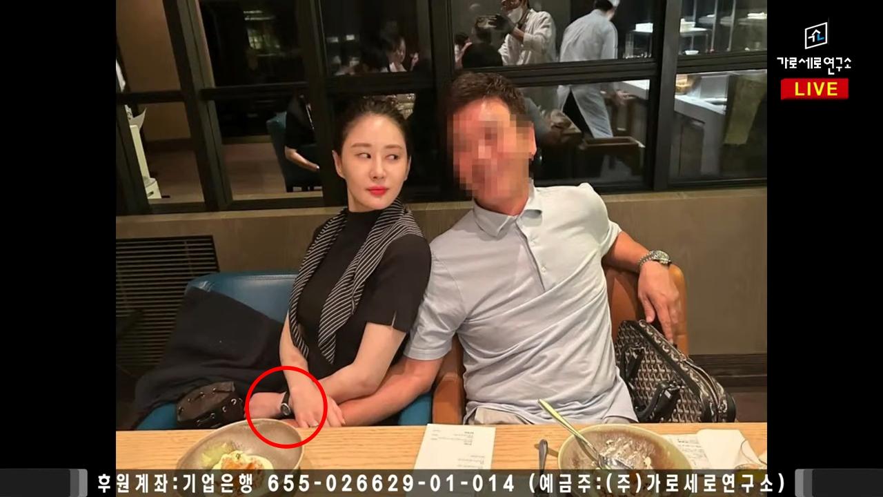 金南熙手持昂貴的愛馬仕柏金包。(圖/翻攝自HOVERLAB2018 YouTube)