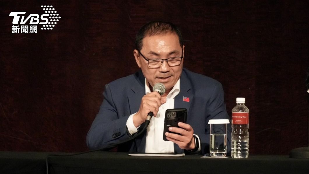 拱他拚藍黨主席!綠問「是否收黃國昌入黨」?侯友宜這樣回