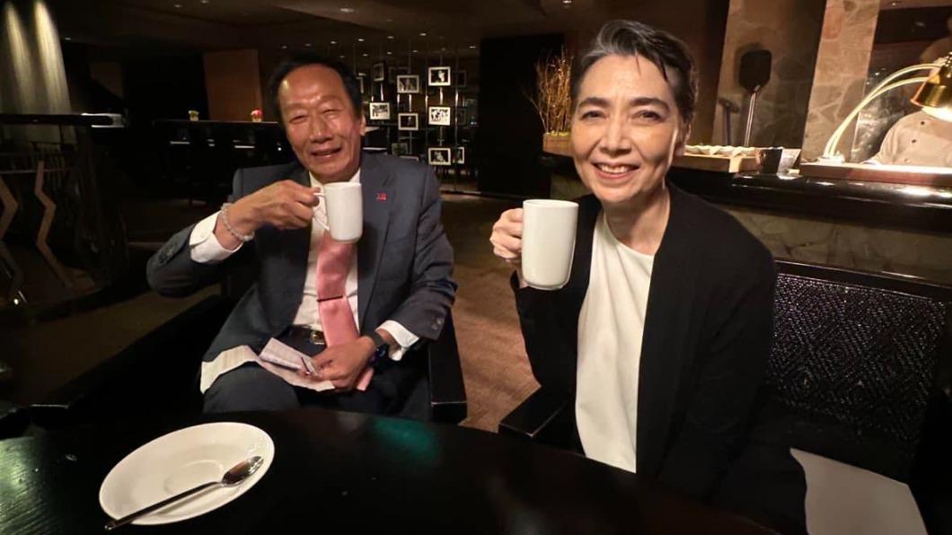 場面火爆!藍白合談判2小時不歡而散 「郭台銘笑喝咖啡」