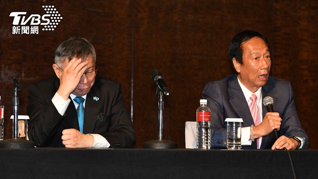 三方會談最後僅剩柯文哲、郭台銘。(圖/胡瑞麒攝)