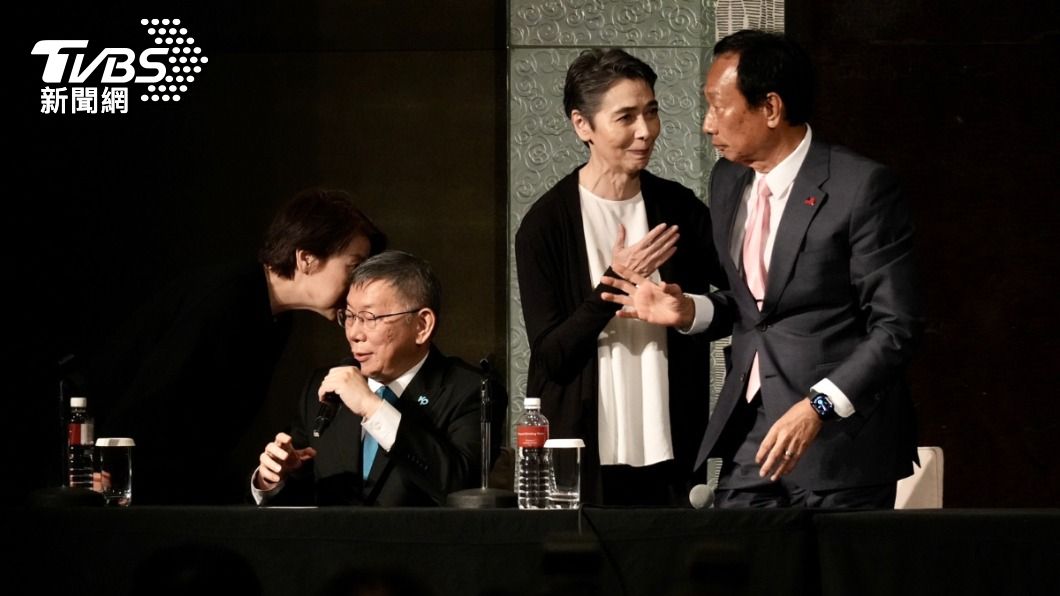 記者會上雙方各説各話,會談最終不歡而散。(圖/區國強攝)
