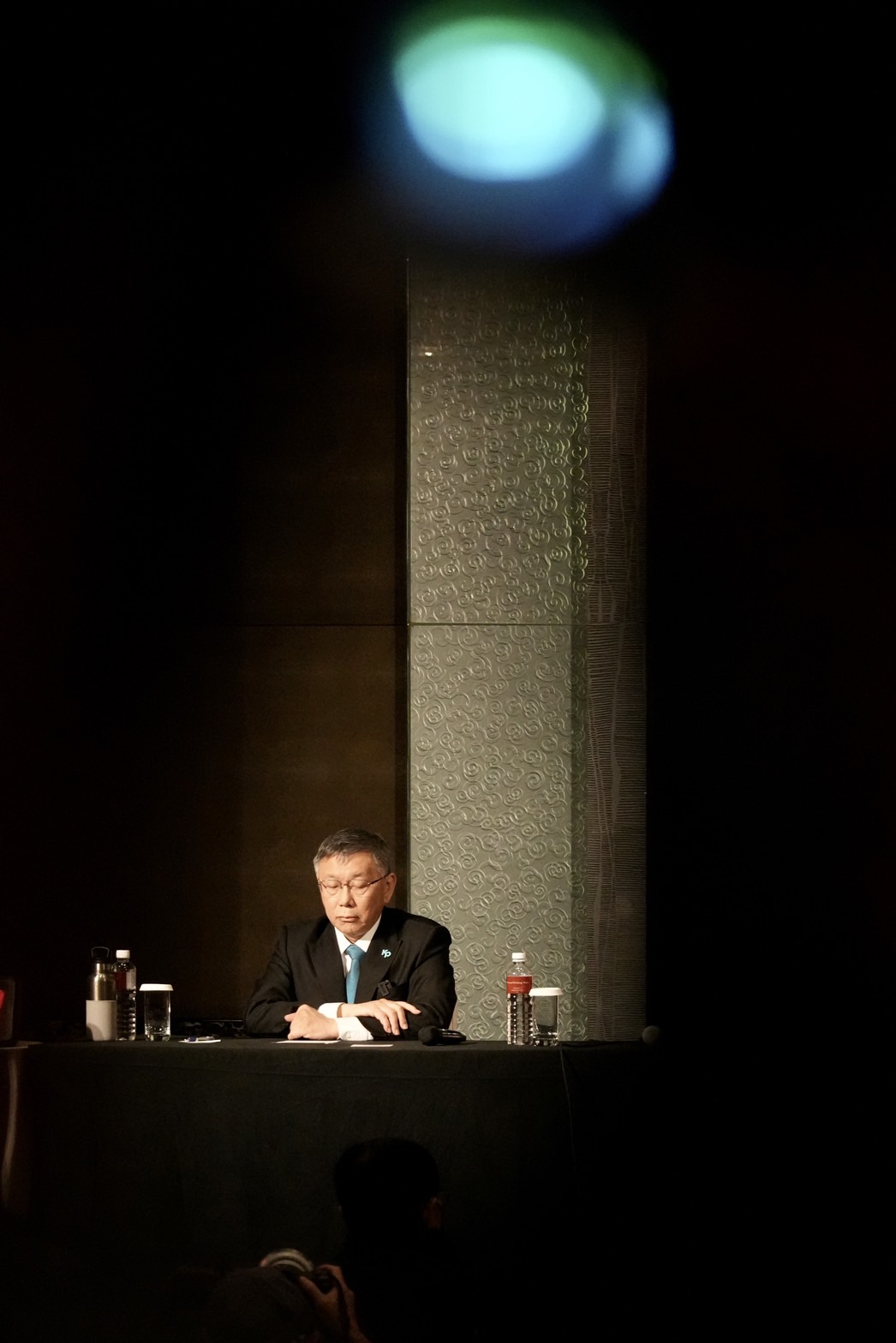 民眾黨總統參選人柯文哲表情嚴肅。(圖/區國強攝)
