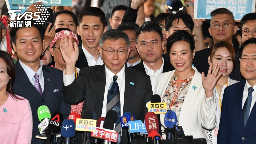柯文哲攜副手「新光第三代吳欣盈」登記戰藍綠　聲明全文曝