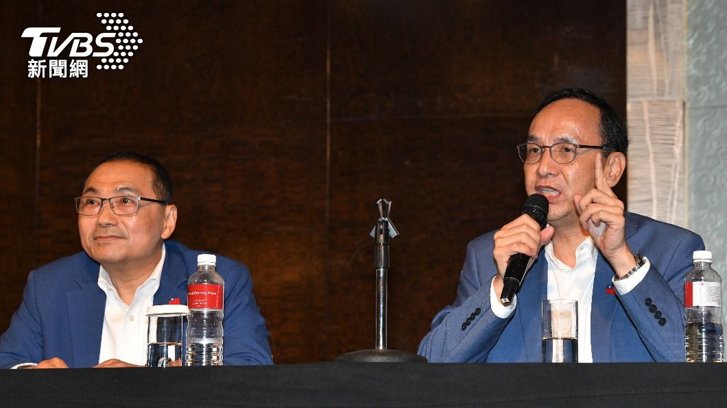 黃士修惹毛朱立倫,朱在回應時僅瞥了黃一眼。(圖/TVBS資料畫面)