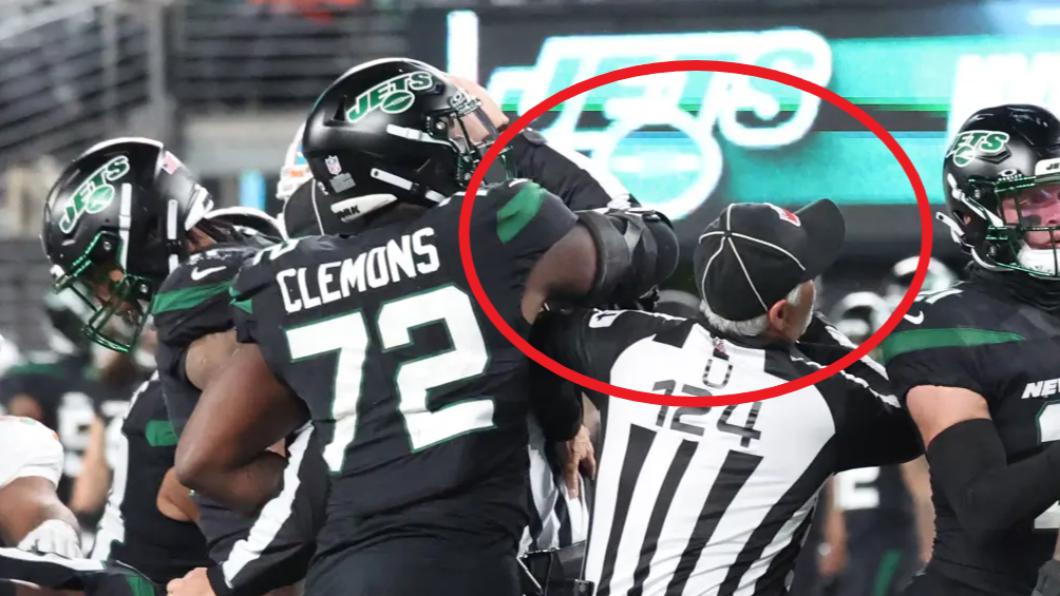 有片/想勸架卻被球員肘擊 NFL裁判「口吐鮮血」畫面曝