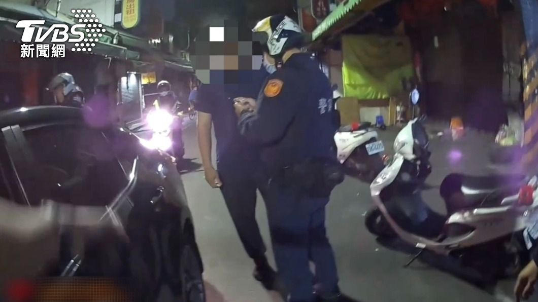 謊報身分被識破!女通緝犯心虛跳車逃逸 遭逮又搜出毒品