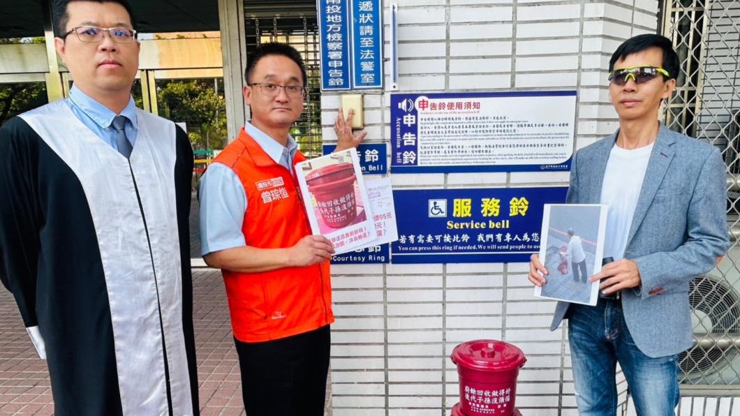 民進黨立委蔡培慧競選辦公室接獲民眾通報，集集鎮吳厝里某鄰長逐戶發送價值約200元的廚餘桶。（圖/蔡培慧辦公室提供）