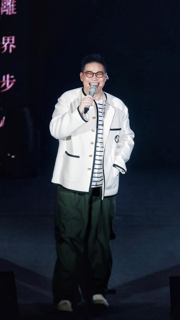 蘇永康開金口吳慷仁得獎。(圖/寬魚國際提供)
