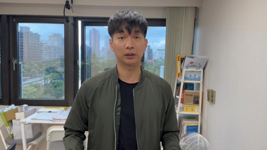 民眾黨北市議員陳宥丞今（27）日指出，辦公室接獲一名民眾反應，日前在高雄Costco好市多買了兩盒蛤蜊，竟然浮現出「抽過的菸蒂」。（圖／陳宥丞提供）