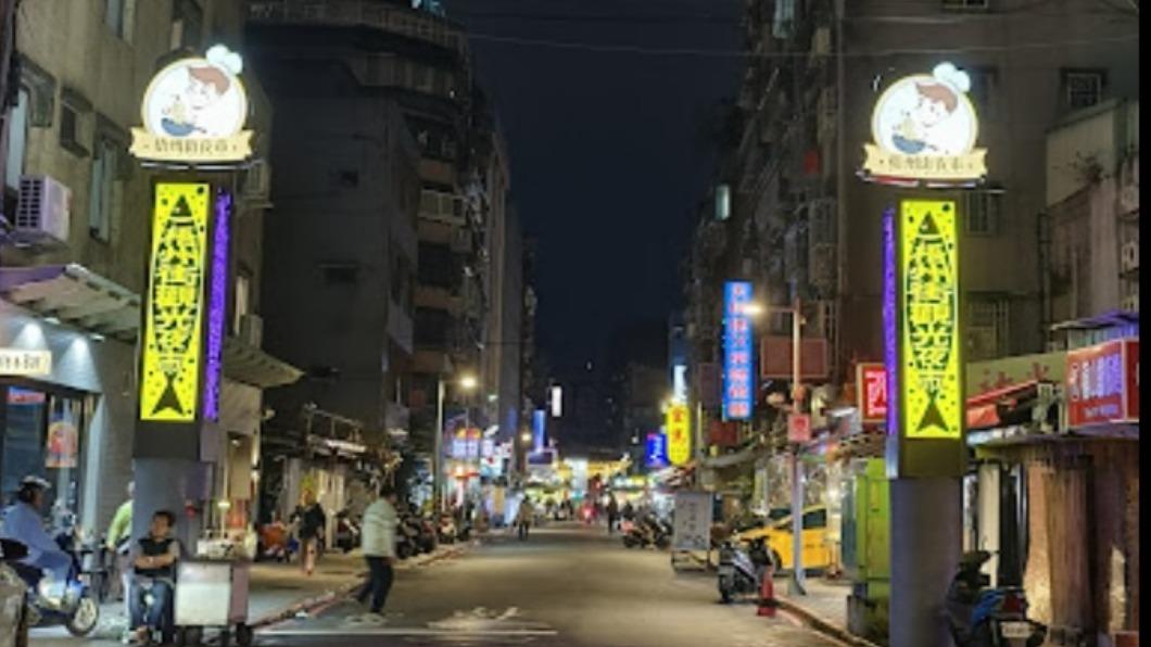 快訊／北市梧州街夜市傳墜樓　男倒臥大樓天井「頭部重創」命危