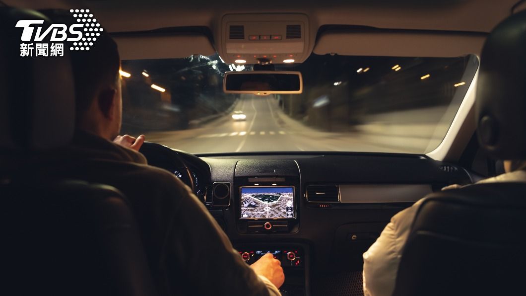 嫌開車技術差!女飆仔堅持「換手開」 慘噴15萬