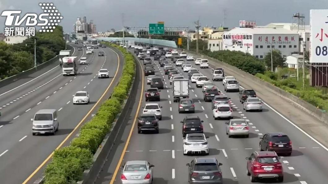 劉女在高速公路上一路狂飆。（示意圖，與此事件無關／TVBS資料畫面）