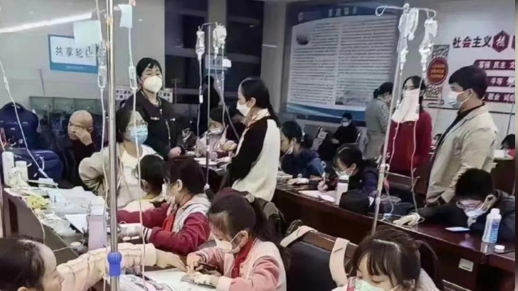 驚！孩童「集體吊點滴」寫作業　電動車董座：世界需要這樣捲？