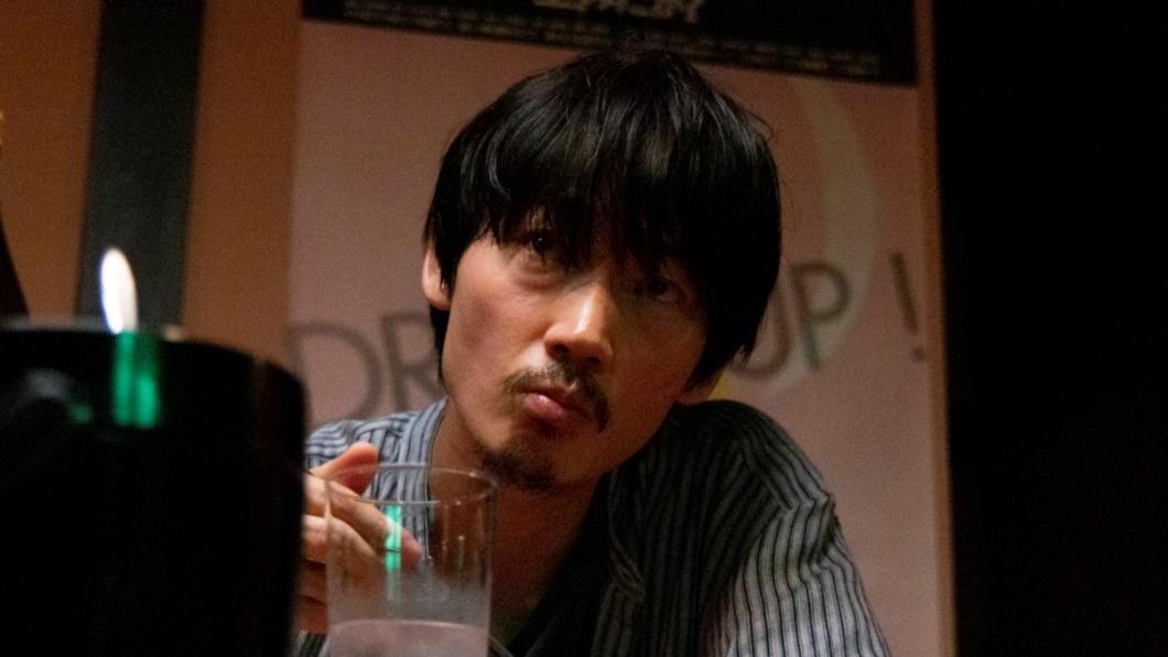 綾野剛無畏露肉!腰圍直接放飛 導演強塞「硬長1物」:拍得好痛苦