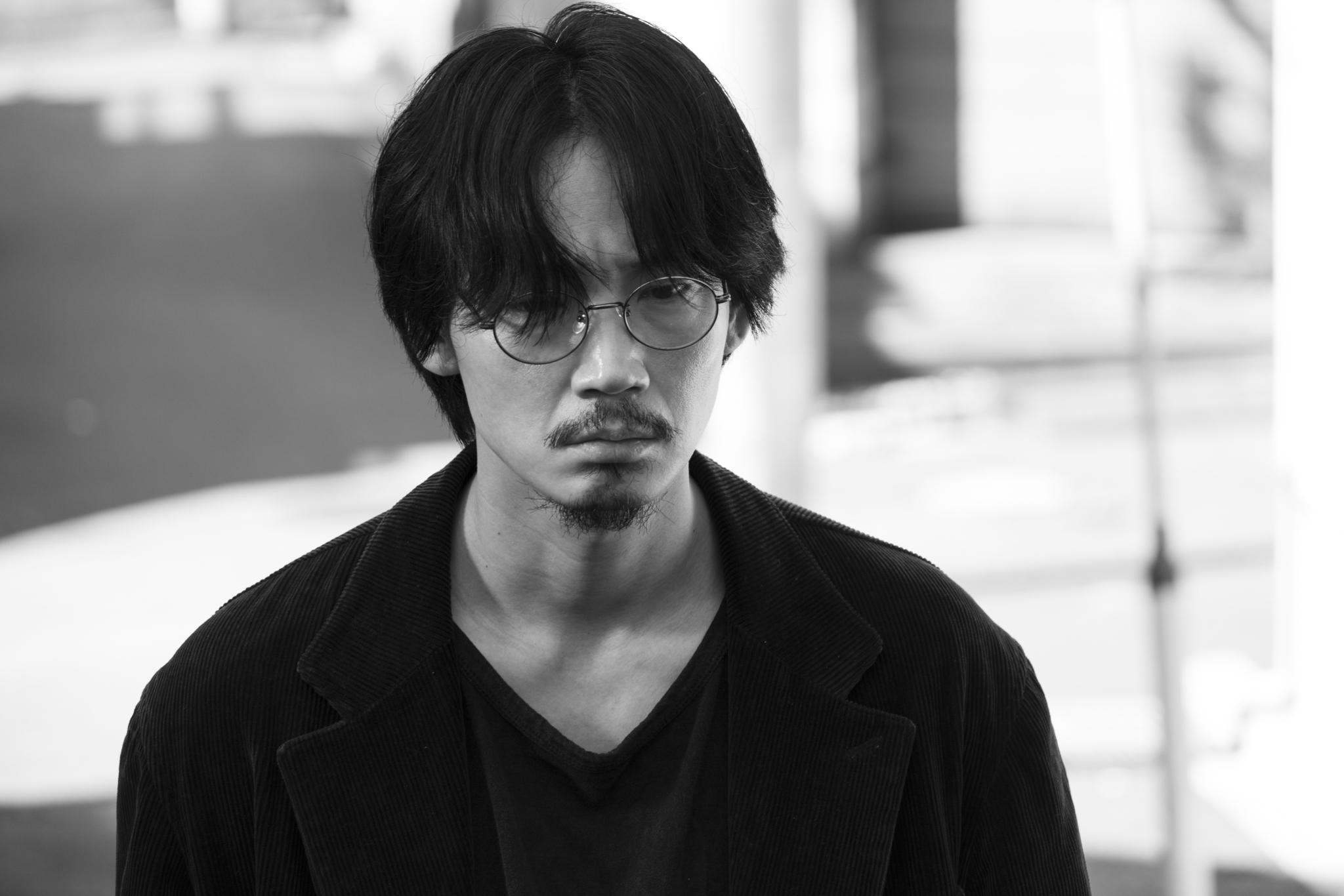 柄本佑大讚綾野剛非常值得信賴,也很照顧劇組。(圖/中影提供)