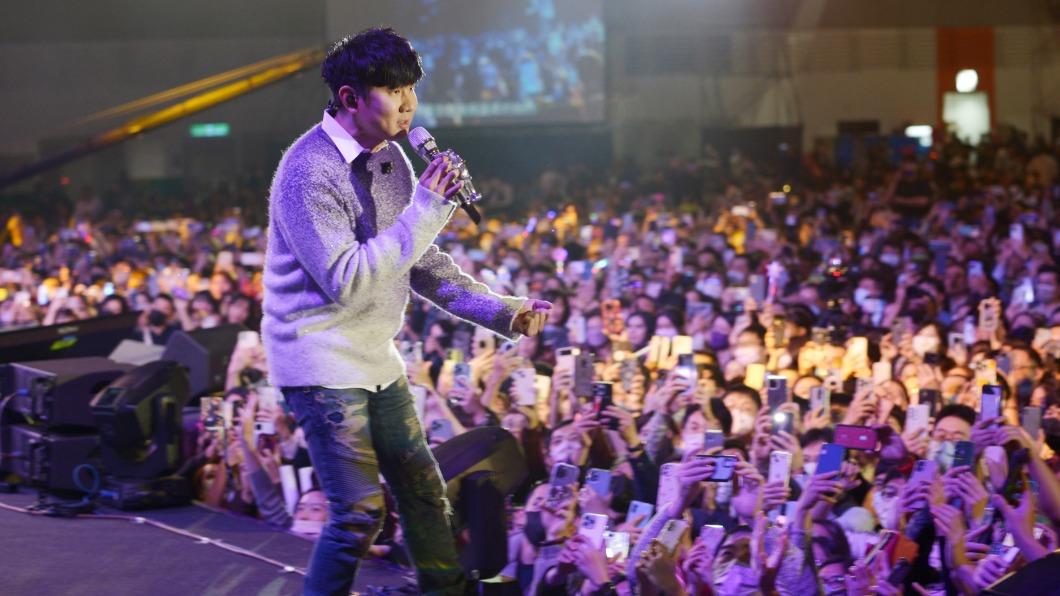 今(2023)年1月初舉辦明基佳世達旺年會邀歌手林俊傑表演。(圖/翻攝Joining BenQ臉書)